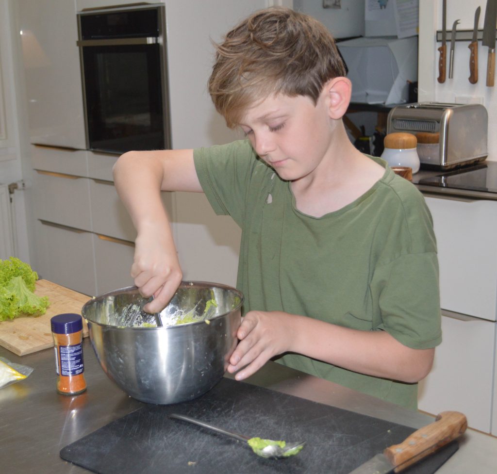 Niels laver guacamole