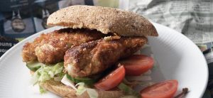 Crispy chicken burger
