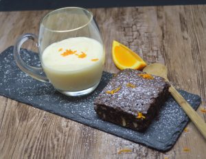 Brownie med appelsinmousse
