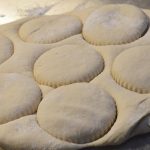 English muffins - udstukket dej