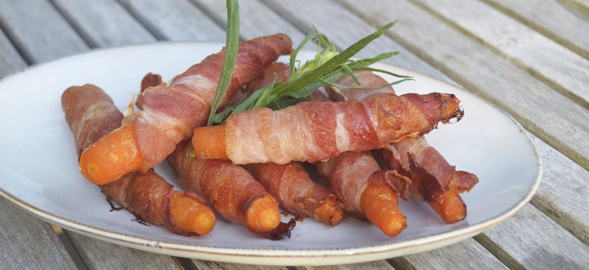 Grillede gulerødder med bacon