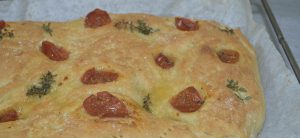 Foccacia med soltørrede tomater